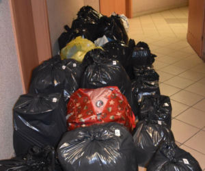 Trzy kobiety wpadły w ręce policji po serii kradzieży w sklepach odzieżowych. W sprzedaży łupów pomagał im ojciec