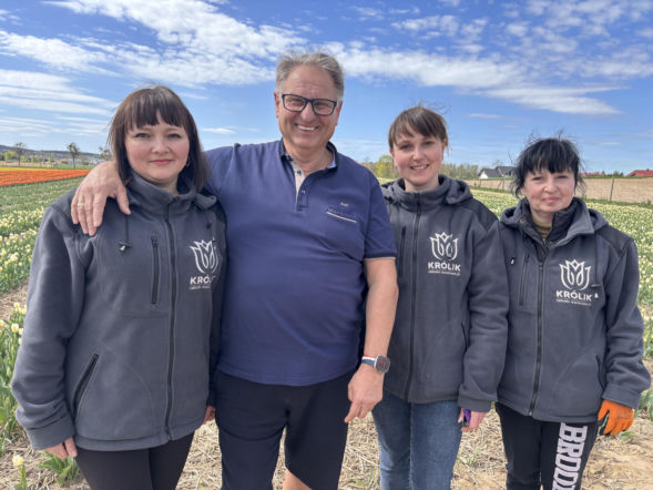 Bogdan Królik z pracownicami