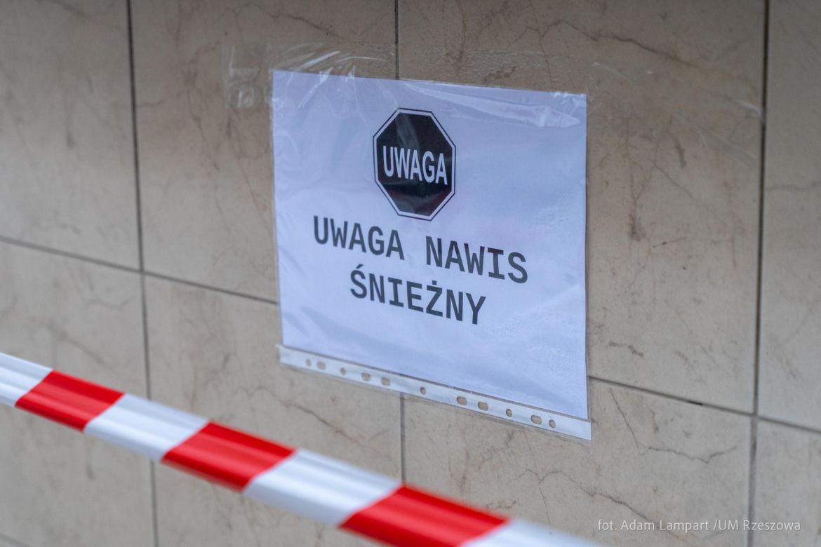 W Rzeszowie trwa walka z zimą. Ważny apel do właścicieli budynków