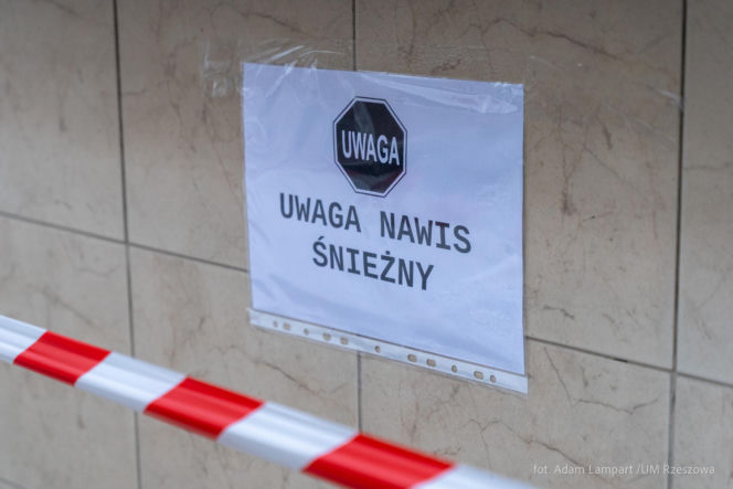 W Rzeszowie trwa walka z zimą. Ważny apel do właścicieli budynków