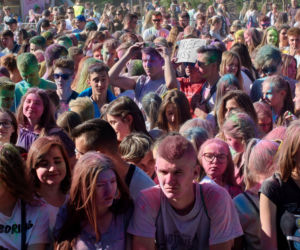 Lublin: Festiwal Kolorów 2018. Kolory Holi wystrzeliły w powietrze!