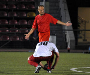 Donald Tusk gra w piłkę