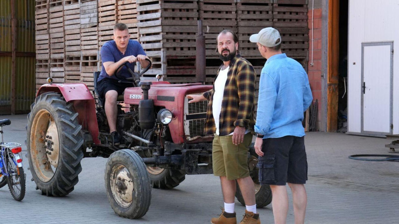 Barwy szczęścia odc. 3110. Łukasz (Michał Rolnicki), Borys (Jakub Wieczorek), młody Szymański (Maciej Czerklański)
