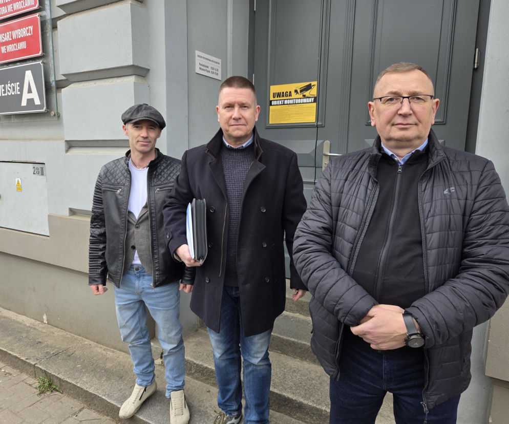 Przedstawiciele grupy referendalnej, radni Rady Miejskiej w Trzebnicy: W. Duży, M. Raczyński i Z. Modliborski