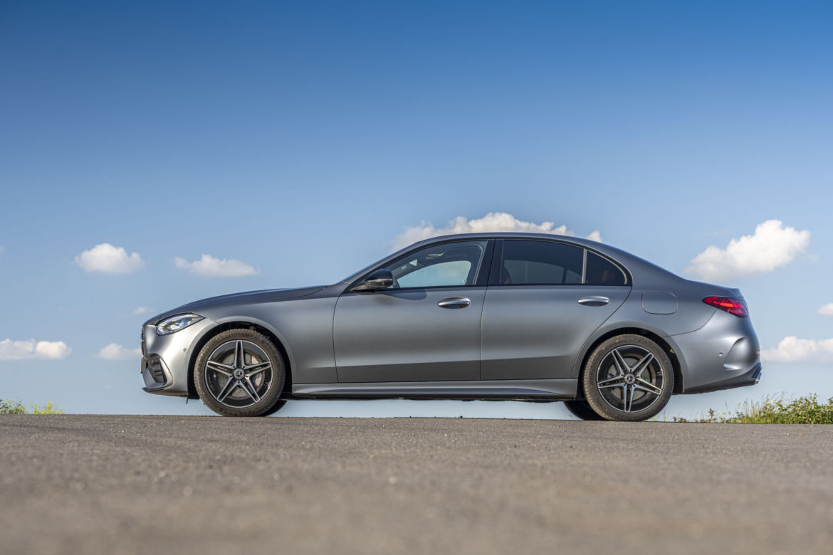Mercedes-Benz Klasy C 300 e (2022)