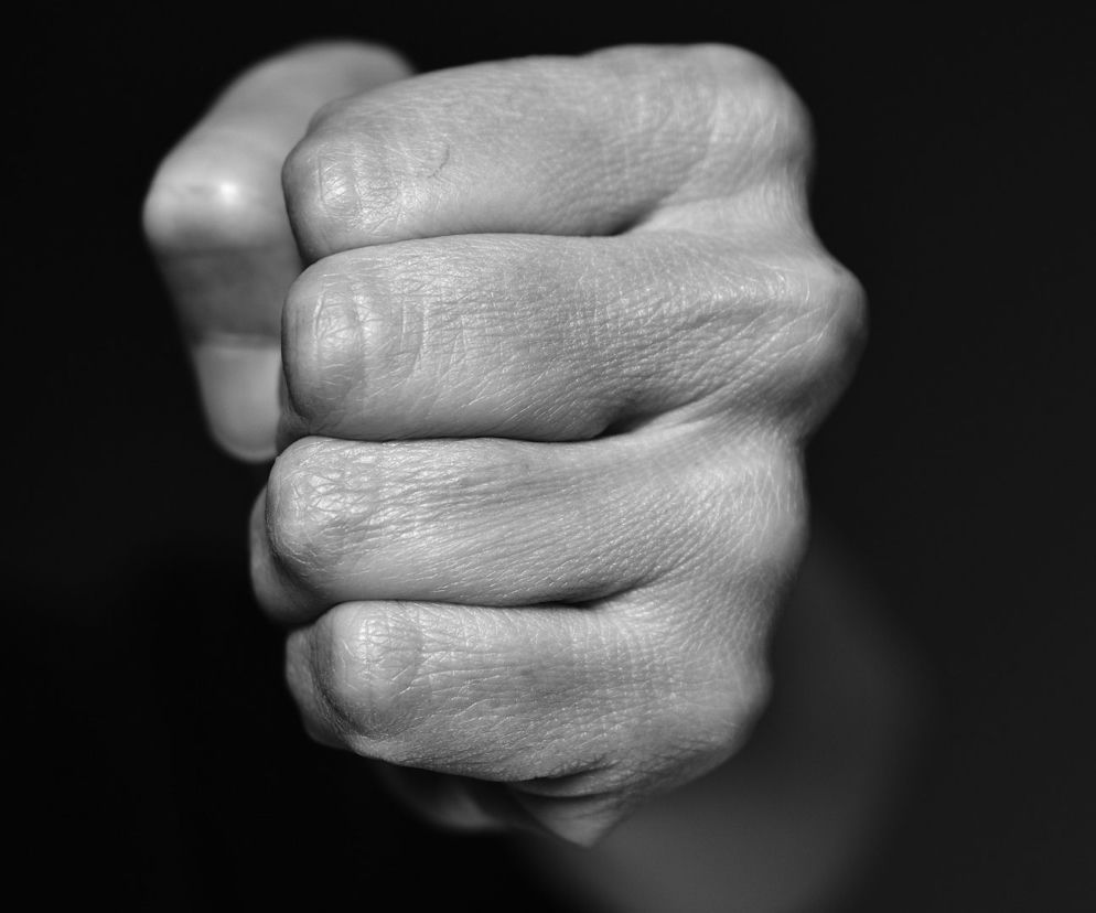 Włodawa: We dwóch BRUTALNIE ZAATAKOWALI 71-latka. Poszło o... 10 złotych!
