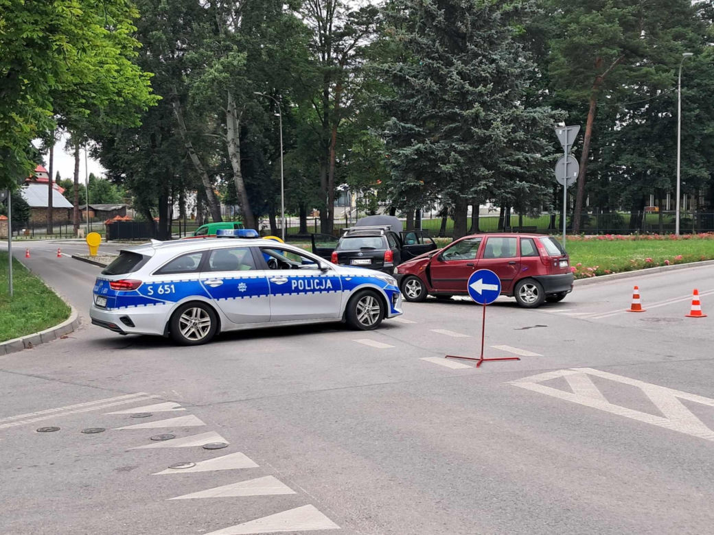 Wypadek u zbiegu ulic Konstytucji 3 Maja i Pileckiego w Starachowicach