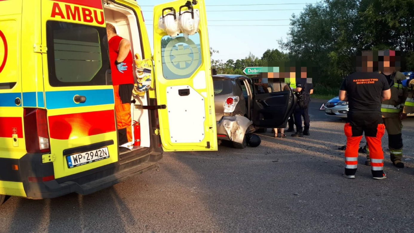 Dwa fatalne wypadki motocyklistów pod Płockiem! Jedna z maszyn roztrzaskała się o dwa auta [ZDJĘCIA].