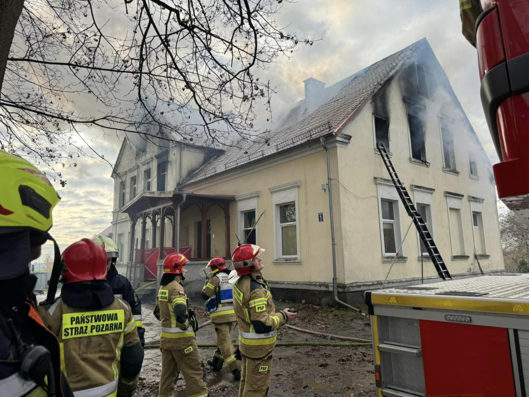 Tragiczny pożar zabytkowego pałacyku na Pomorzu. Nie żyje 55-latek