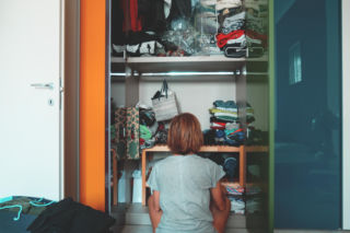 Wymiana ubrań to sprytny sposób na wiosenne porządki. Zobacz, jak zyskać nową garderobę za darmo