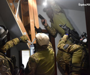 Katowice: WIELKA akcja policjantów! Narkotyki, samochody i miliony złotych 