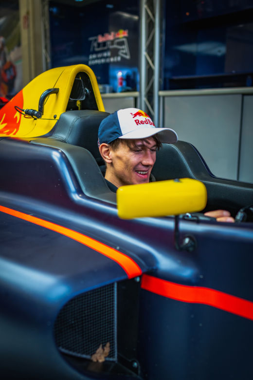 Maciej Janowski w bolidzie Formuły 1