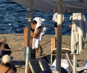 Mateusz Banasiuk na plaży w Sopocie. Tak wyglądał, gdy zrzucił koszulkę!