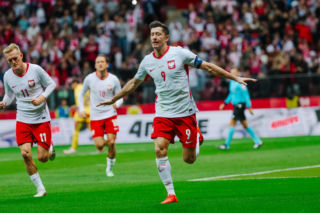 Polska - Rumunia: Dwa gole w 4 minuty! Lewandowski i samobój