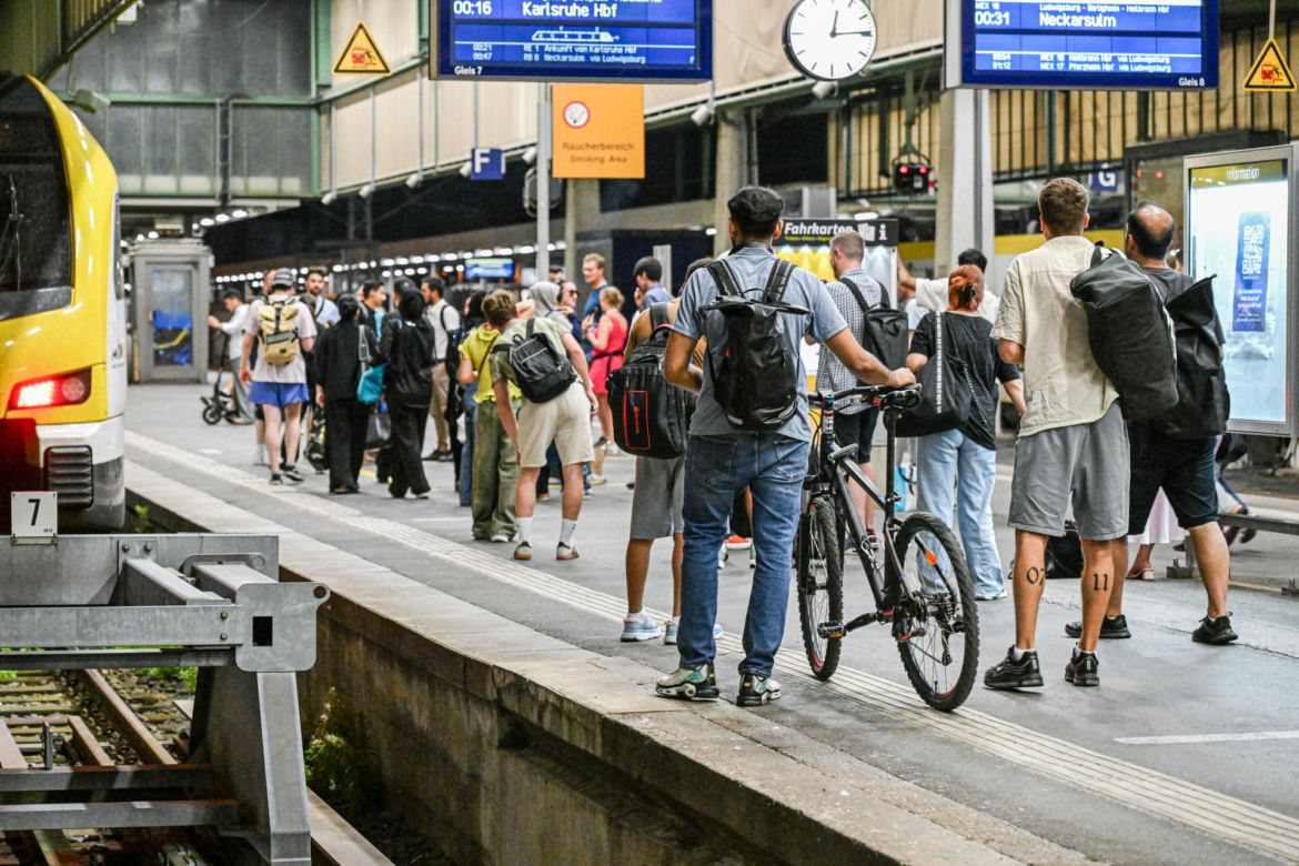 Niemcy/ Prezes Deutsche Bahn: ruch kolejowy stopniowo wraca do normy (opis) Awaria systemu łączności radiowej GSM-R wymusiła zatrzymanie wszystkich pociągów w całym kraju na czas ok. dwóch godzin
