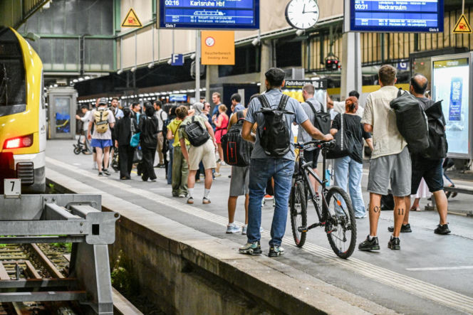 Niemcy/ Prezes Deutsche Bahn: ruch kolejowy stopniowo wraca do normy (opis) Awaria systemu łączności radiowej GSM-R wymusiła zatrzymanie wszystkich pociągów w całym kraju na czas ok. dwóch godzin