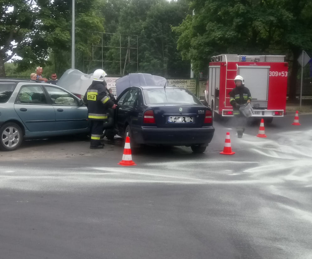 Zderzenie dwóch aut w podbydgoskim Żołędowie! [ZDJĘCIA]