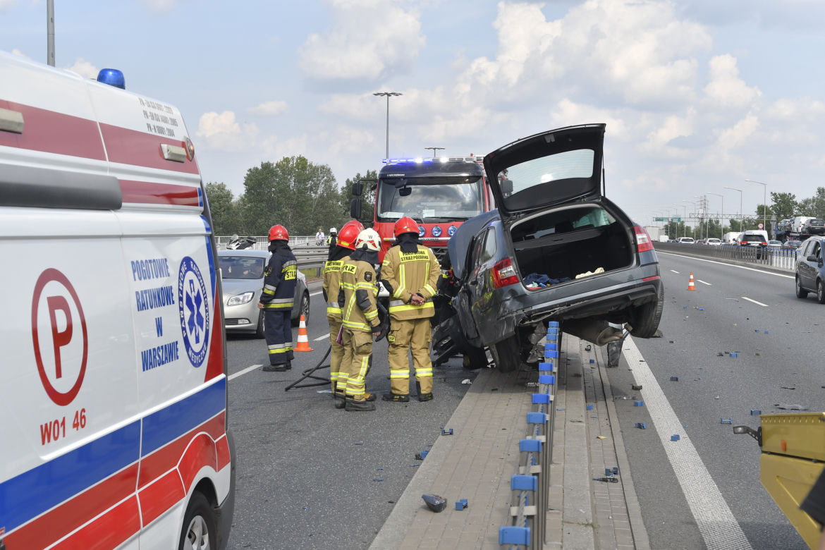 Wypadek Na S8, wjechał na barierki