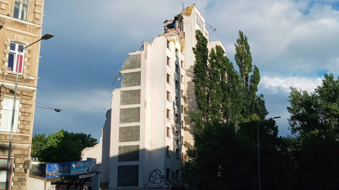 Rozbiórka Domu Marynarza - lipiec 2020