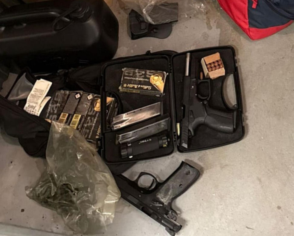 Policja zatrzymała recydywistę z narkotykami, bronią i milionem złotych!