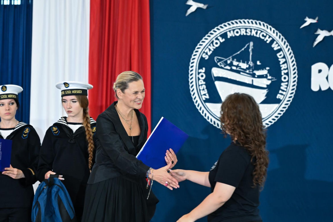 Barbara Nowacka na koniec roku szkolnego pojechała do Darłowa