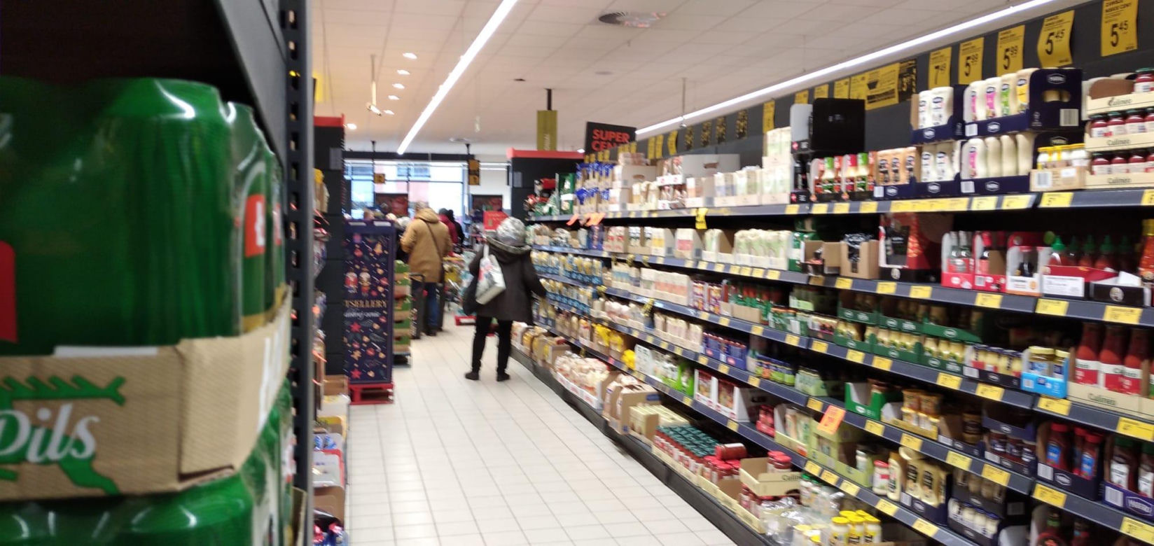 Zakupy na ostatnią chwilę przed świętami. Tak z rana wyglądają piekarnie i supermarkety [ZDJĘCIA]