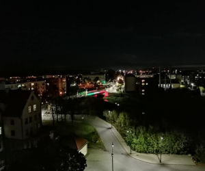 Wieża bramna nocą