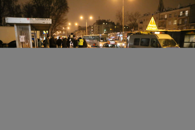 Kierowca wjechał w przystanek Warszawa