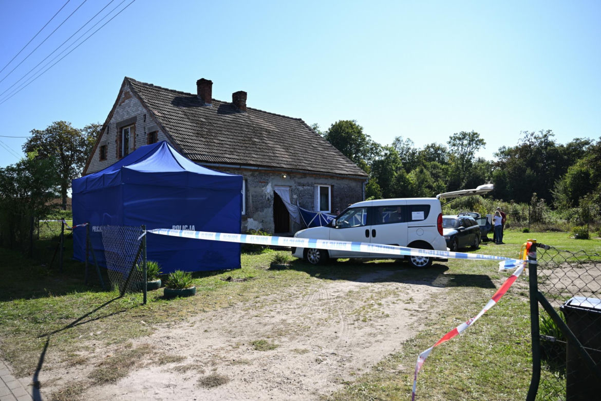 Zwłoki trzech noworodków zakopane w piwnicy. 20-latka matką, tatusiem dzieci jest jej 54-letni ojciec