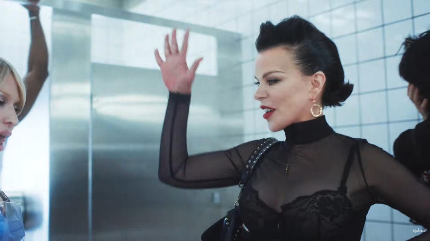 Debi Mazar