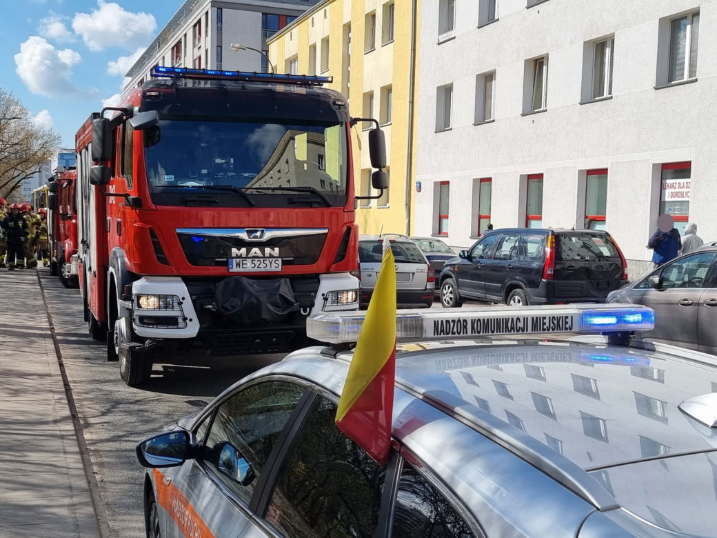 Koszmarny wypadek na Wiatracznej. Piesza wpadła pod miejski autobus