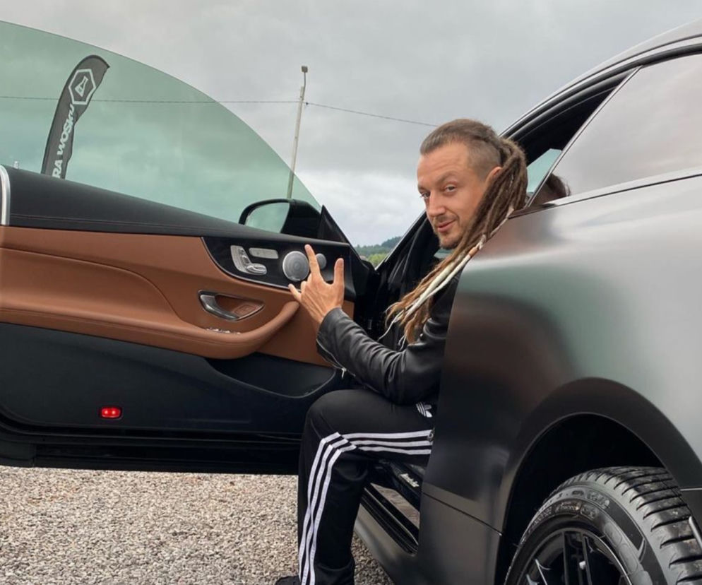 Baron jeździ luksusowym coupe