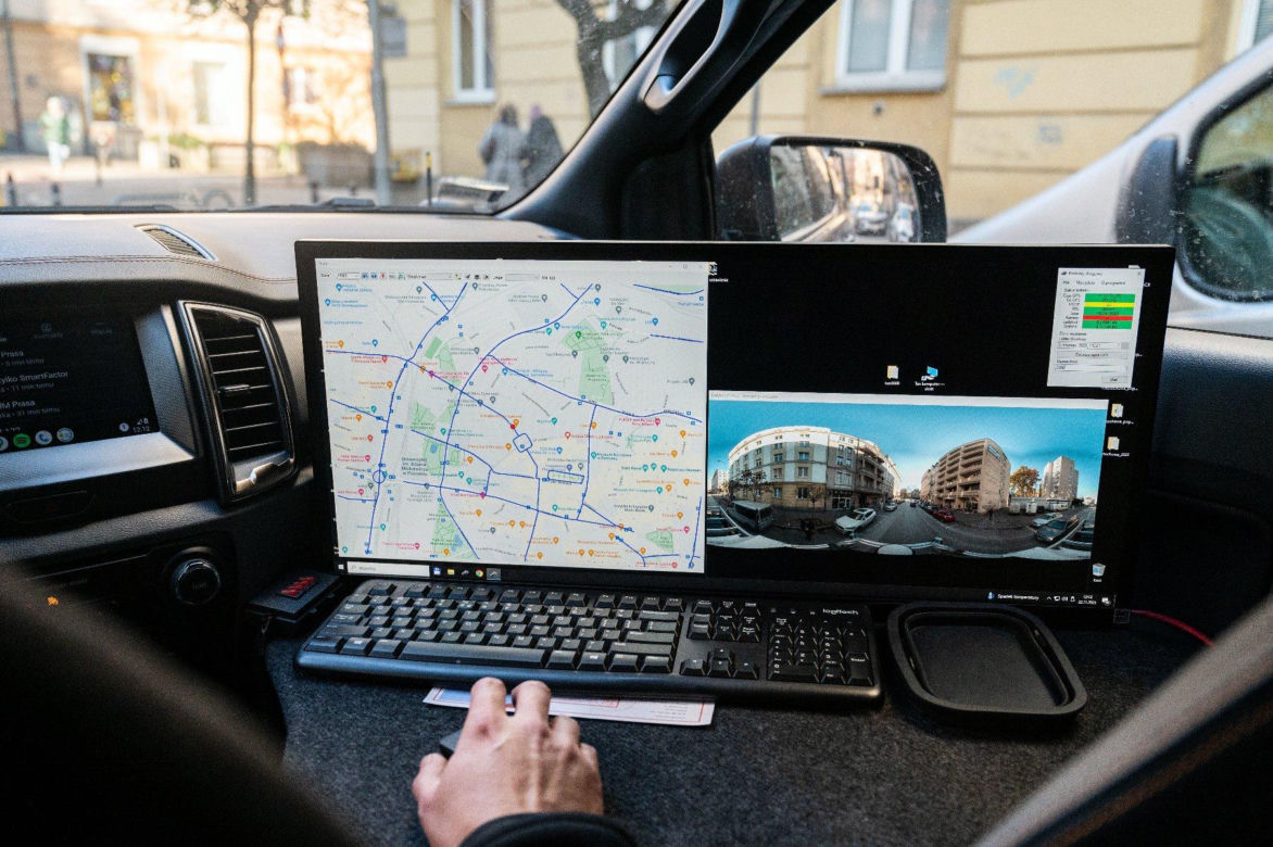 Specjalne auto skanowało reklamy w Poznaniu. Jak wyglądało?