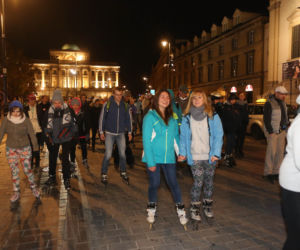Nightskating. Warszawiacy przejechali stolicę na rolkach [Zdjęcia]
