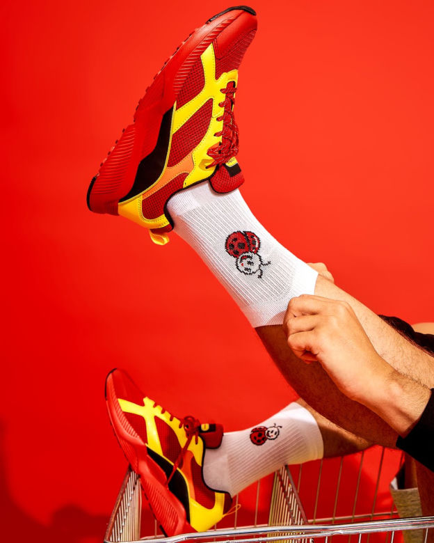 Sneakersy i skarpetki Biedronka Fan Collection