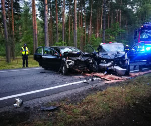 Potworny wypadek pod Opocznem, mogły zginąć dzieci