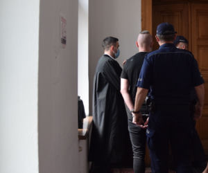16-latek porżnął małżeństwo w Kosinie. Ruszył proces. Grozi mu 25 lat