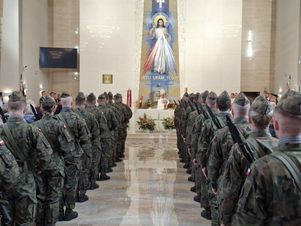 Msza św. z ceremoniałem wojskowym w 86. rocznicę Zbrodni Katyńskiej, sprawowana w kościele pw. św. Marcina w Koszalinie