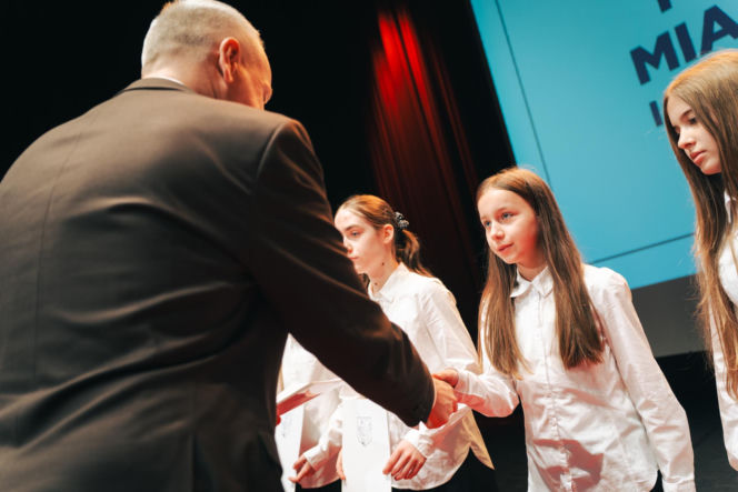 Najzdolniejsi uczniowie odebrali stypendia Prezydenta Miasta Siedlce