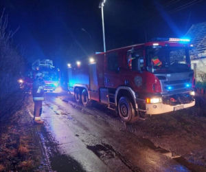 Dom byłego policjanta wyleciał w powietrze. Mężczyzna i jego żona są w ciężkim stanie