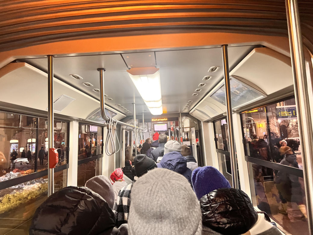 Święty Mikołaj jechał w krakowskim tramwaju 