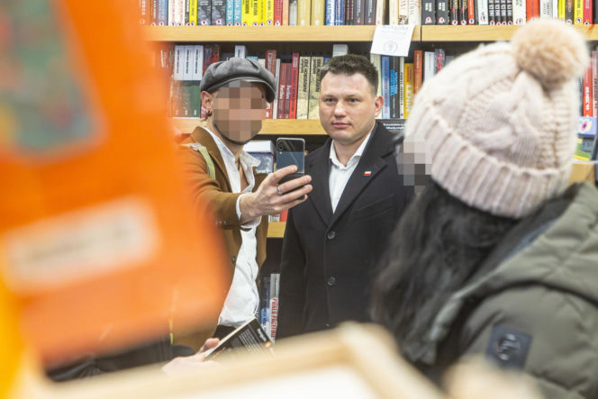 Sławomir Mentzen na zakupach w galerii