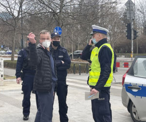 Staranował hulajnogę, uciekł i wrócił. Wypadek w samym centrum Warszawy 