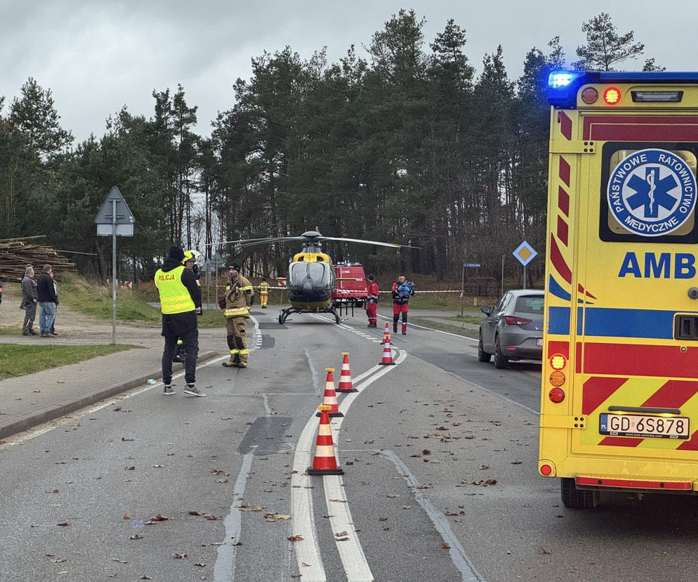 Tragiczny poranek w woj. pomorskim. Potrącenie nastolatek na przejściu dla pieszych