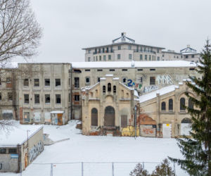 300 mln zł za ruiny w centrum Warszawy. Dlaczego miasto sprzedaje tak cenną działkę?