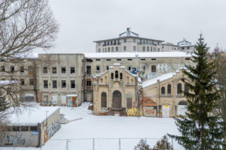 300 mln zł za ruiny w centrum Warszawy. Dlaczego miasto sprzedaje tak cenną działkę?