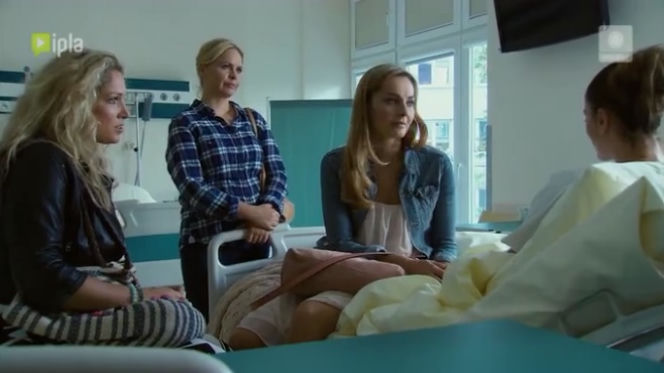 	Przyjaciółki 4 sezon odc. 47. Zuza (Anita Sokołowska), Inga (Małgorzta Socha), Patrycja (Joanna Liszowska), Anka (Magdalena Stużyńska)