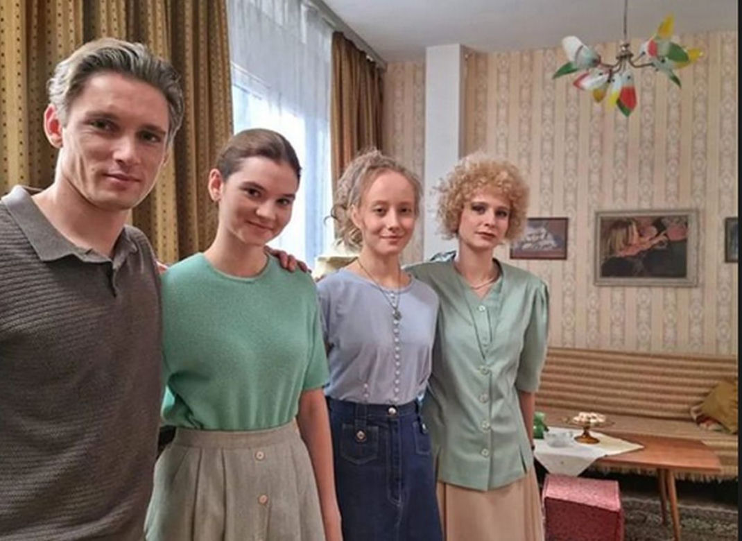 Stulecie Winnych 5 sezon. Kolejna zmiana głównych bohaterek! Bliźniaczki Ula i Jula zastąpione innymi aktorkami - ZDJĘCIA