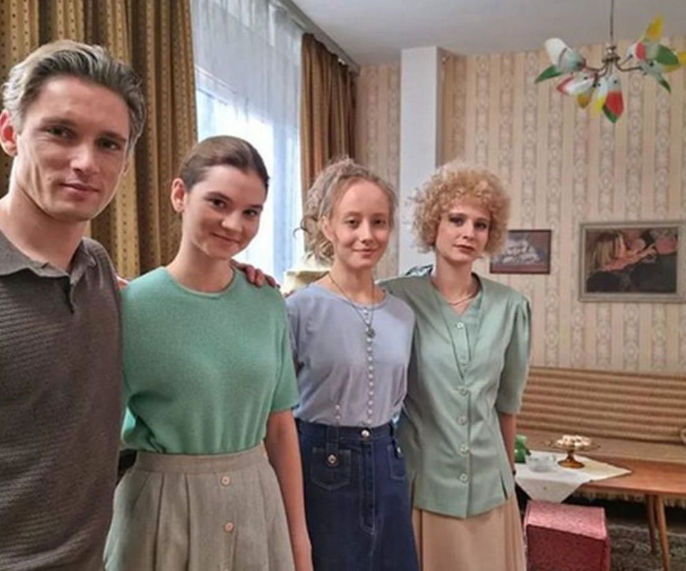 Stulecie Winnych 5 sezon. Kolejna zmiana głównych bohaterek! Bliźniaczki Ula i Jula zastąpione innymi aktorkami - ZDJĘCIA