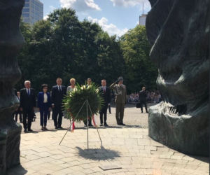 Politycy na obchodach Święta Wojska Polskiego